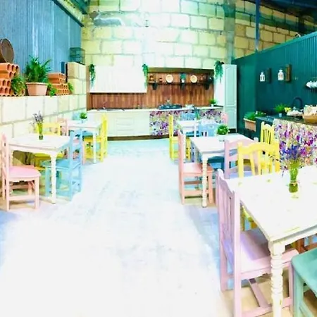 Bernegal Maday, Heated Bathtub Piscina Y Jardin By Deihu Experiences Lägenhet Buzanada