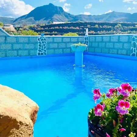 Lägenhet Bernegal Maday, Heated Bathtub Piscina Y Jardin By Deihu Experiences *