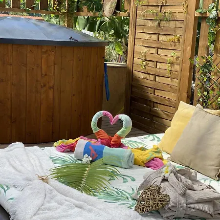 Bernegal Maday, Heated Bathtub Piscina Y Jardin By Deihu Experiences Lägenhet *